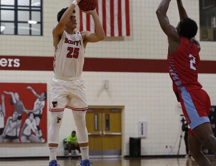 Talquino fue clave en triunfo de su equipo en el básquetbol universitario estadounidense