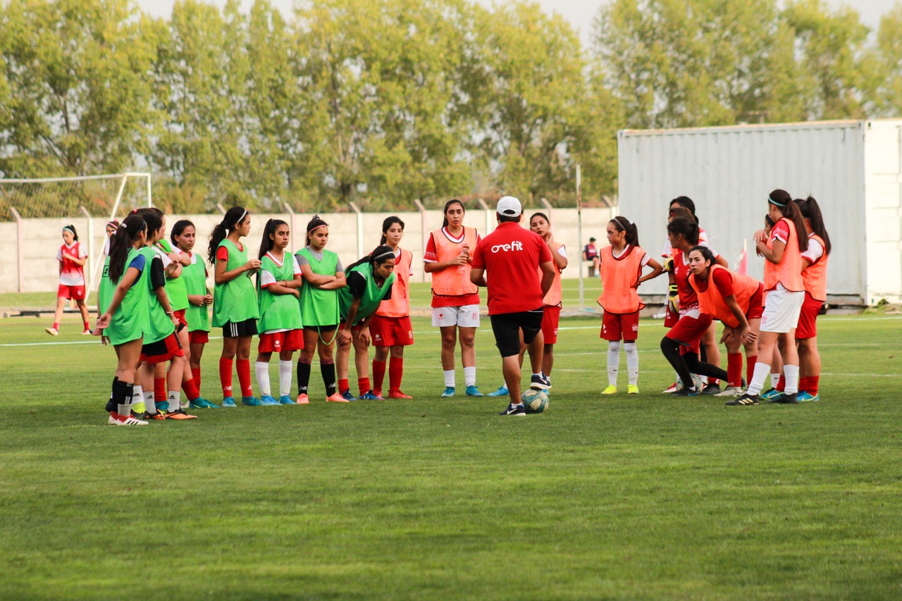 Curicanas vuelven a entrenar con la idea de incentivar el regreso de la competencia ANFP
