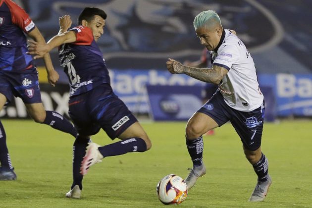 Futbolista maulino firmó en Morelia de México