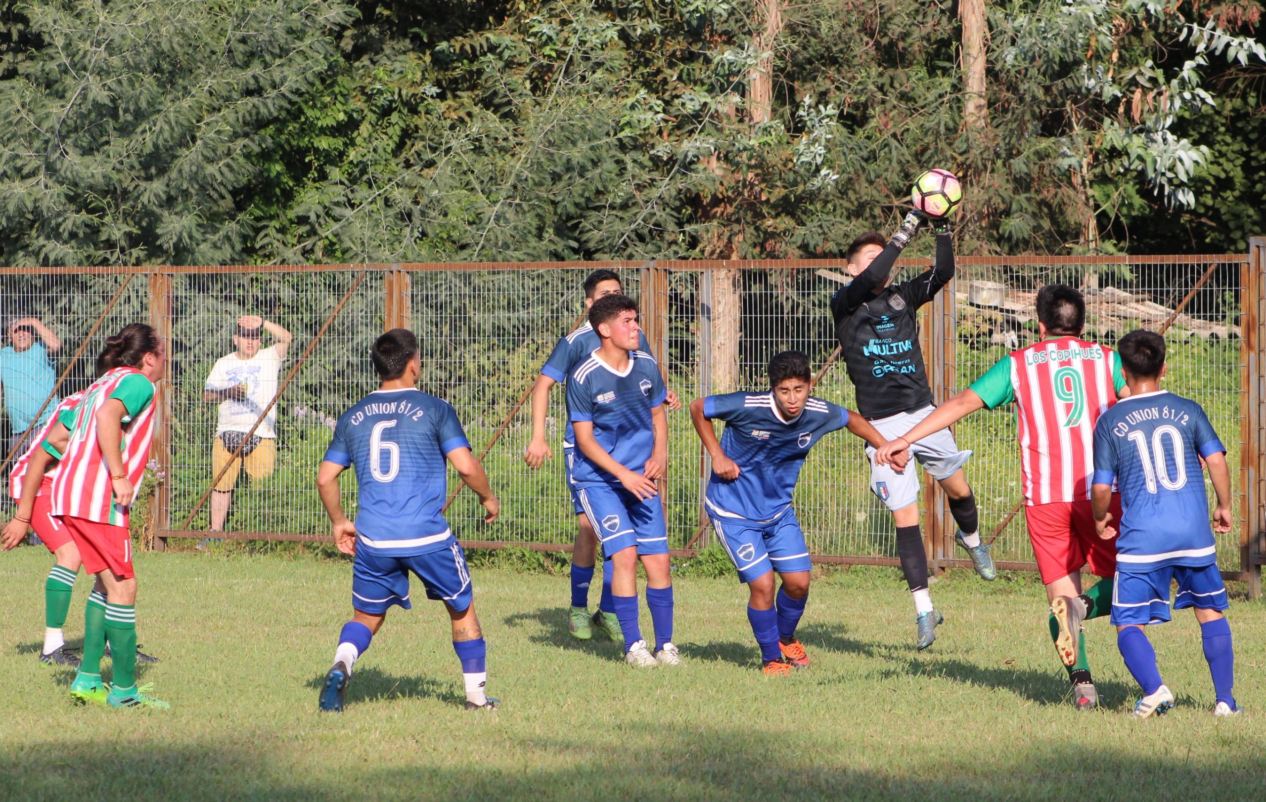 Equipos del Maule ya están participando para renovar las canchas de su barrio