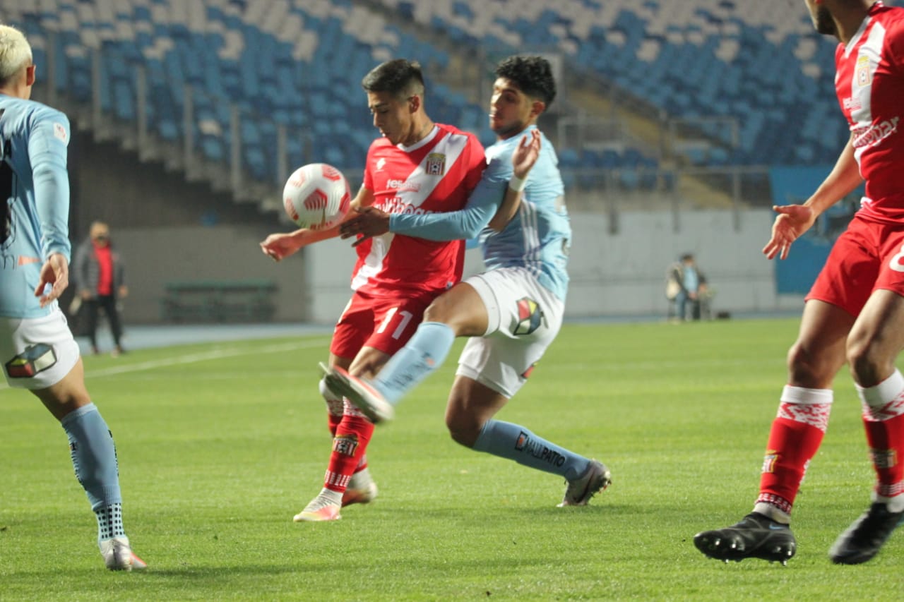 Curicó sumó de visita y mejoró en lo futbolístico