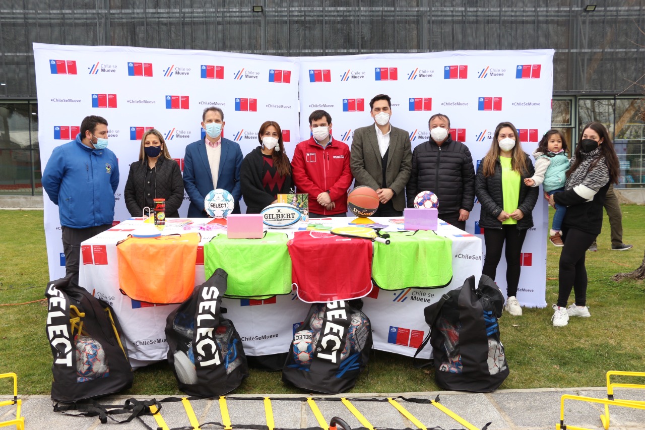 Maulinos recibieron implementación deportiva para talleres de actividad física  