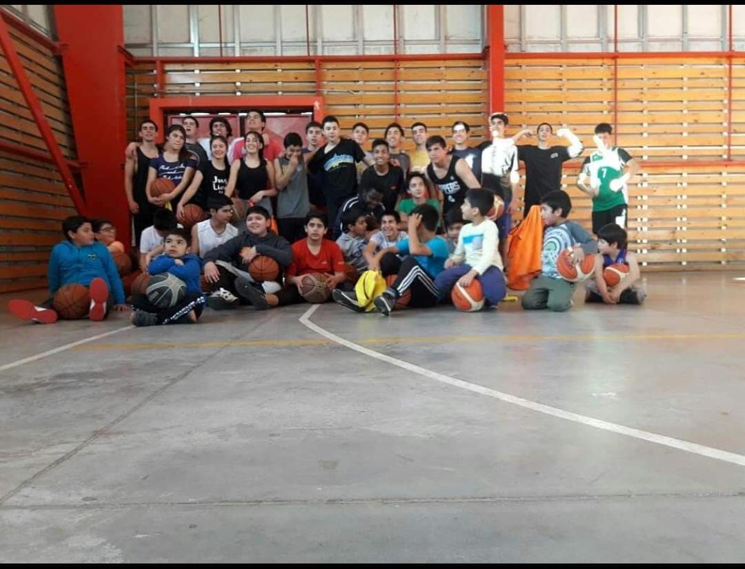 Atlético Comercio está apostando a la masificación del básquetbol maulino  