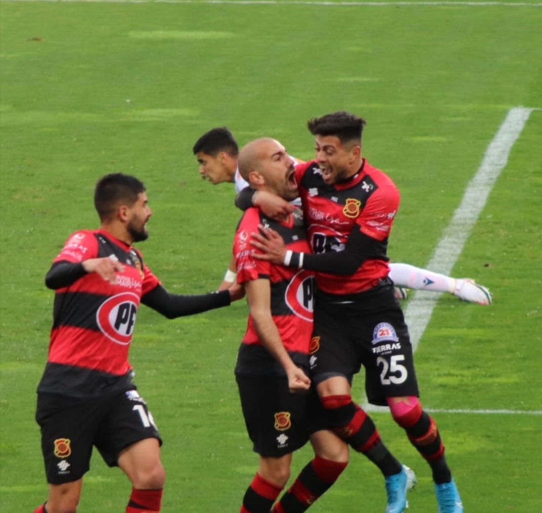 Rangers volvió a festejar con su gente y con una goleada
