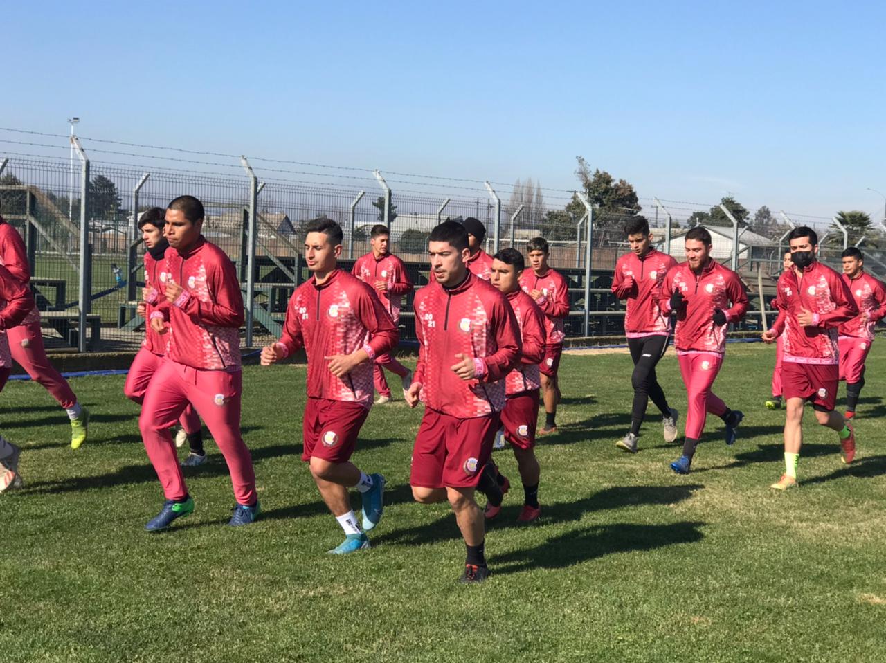 Deportes Linares retomó las prácticas presenciales y pensando en el debut
