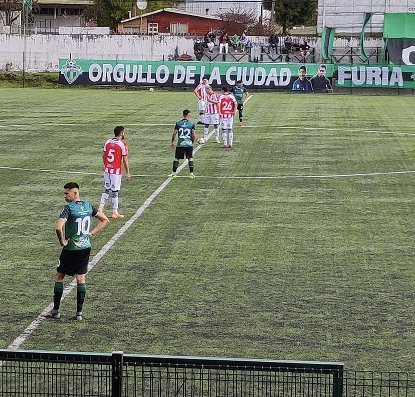 Linares igualó en Villarrica y se aferra  al sueño de mantener la categoría