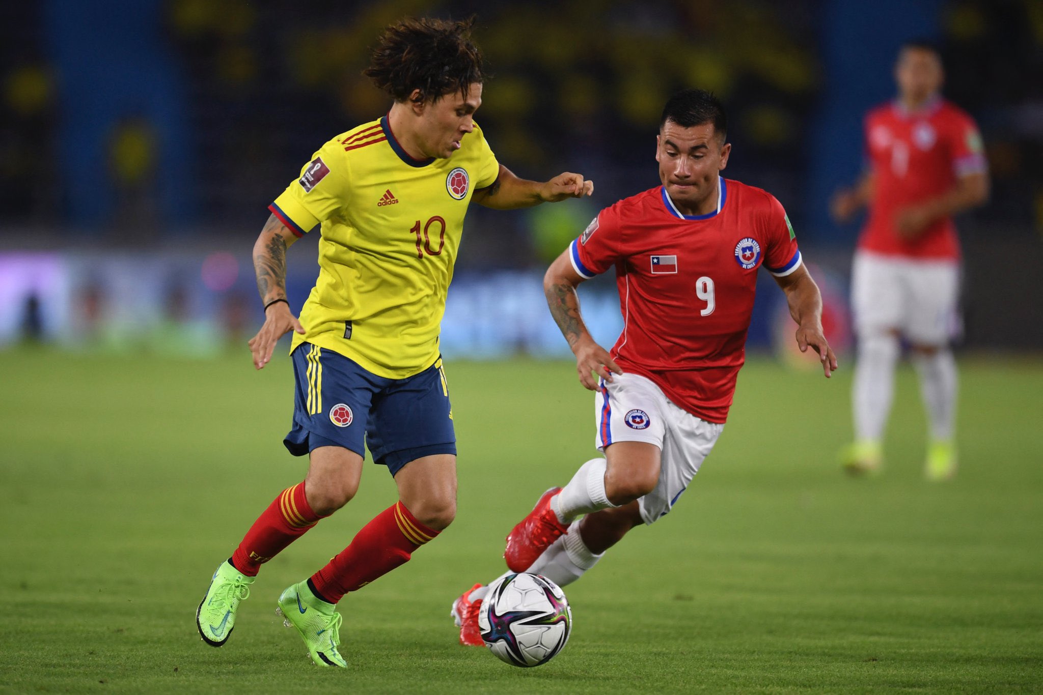 La Roja sufrió en Colombia y se le  complica su sueño mundialista
