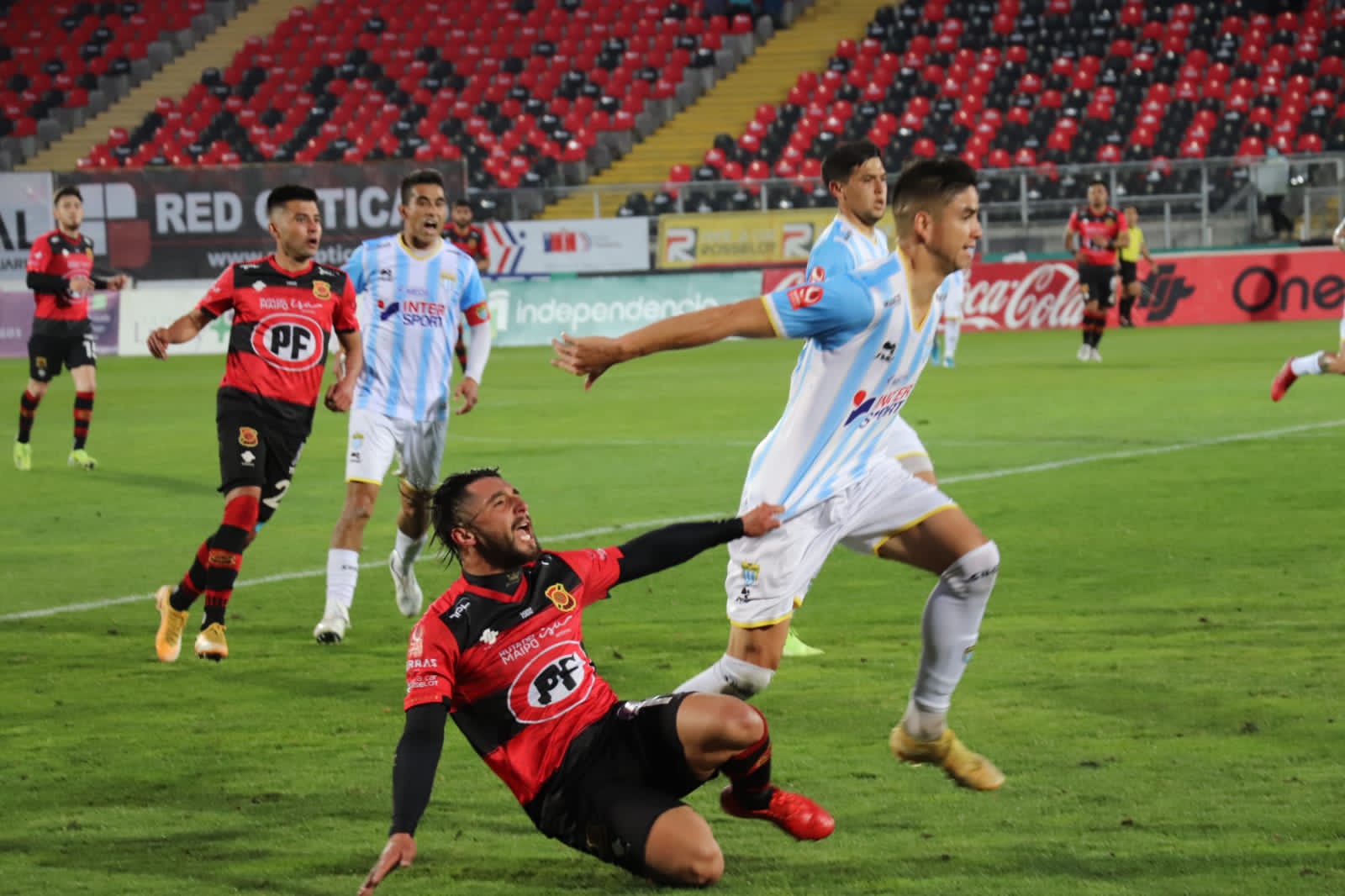 Rangers igualó en un partido que terminó con incidentes