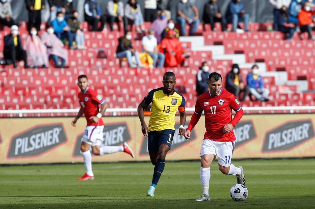 Chile sumó un punto en Quito, pero poco le ayudó para escalar en la tabla