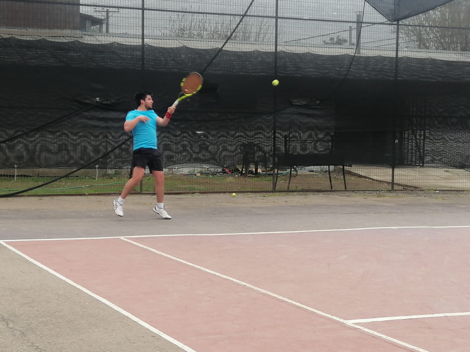 Torneo de tenis llega a su fin y busca a su monarca en Villa Alegre