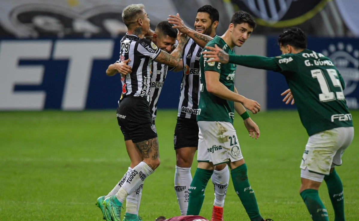 Parten las semifinales de la Libertadores con chilenos en acción
