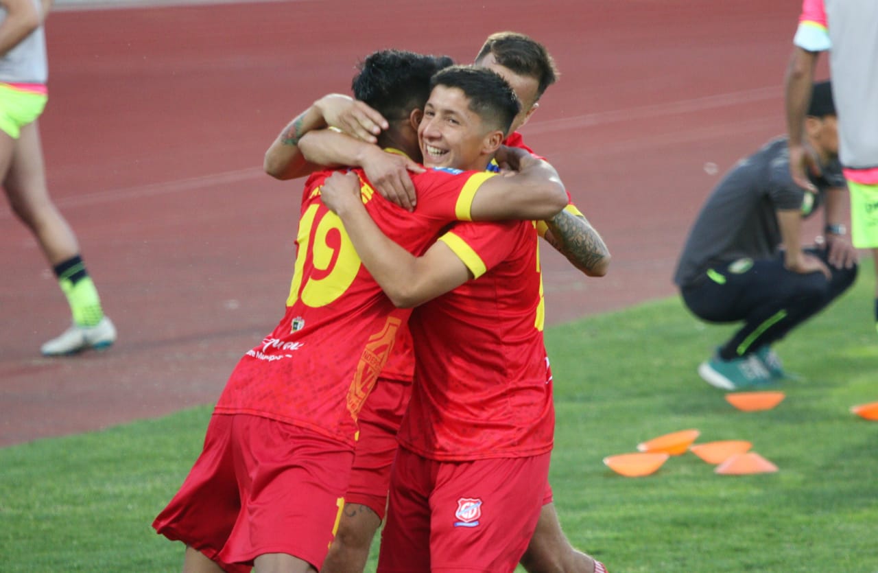 Independiente ganó en los últimos minutos y sigue luchando por el ascenso