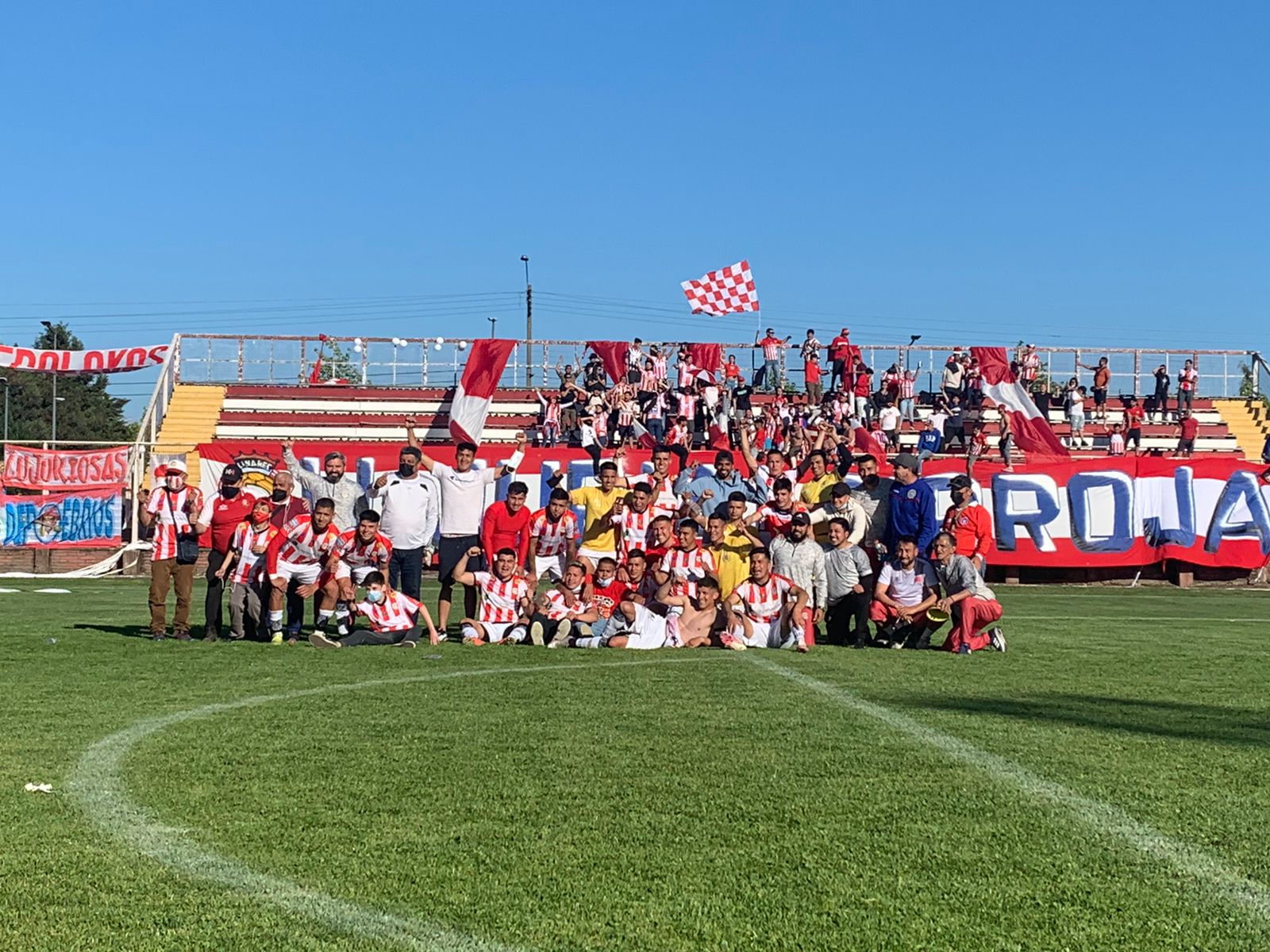 Linares salvó la categoría en un partido que terminó con agresión a los árbitros