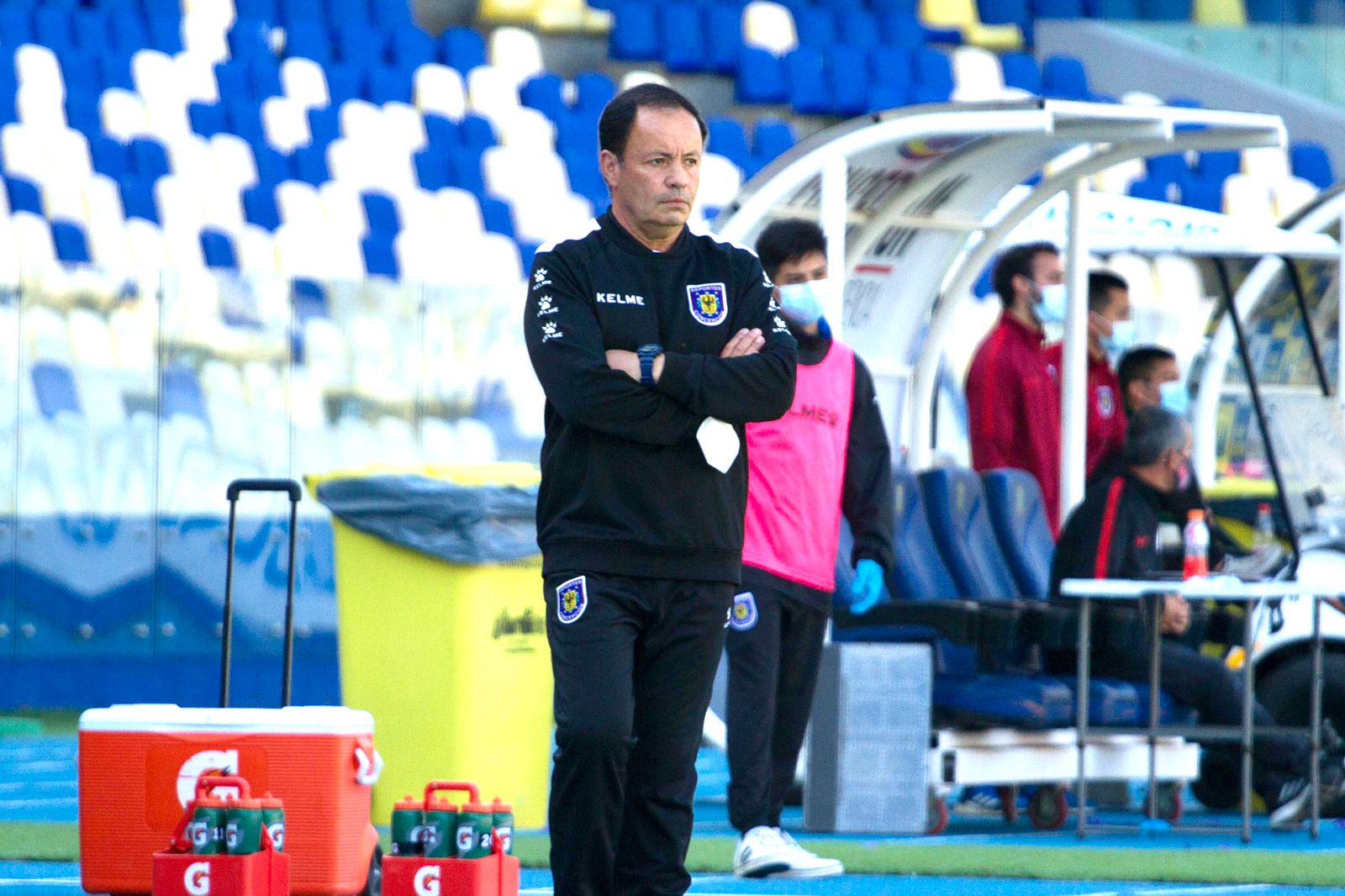 Controversial ex técnico de Rangers vuelve al Fiscal