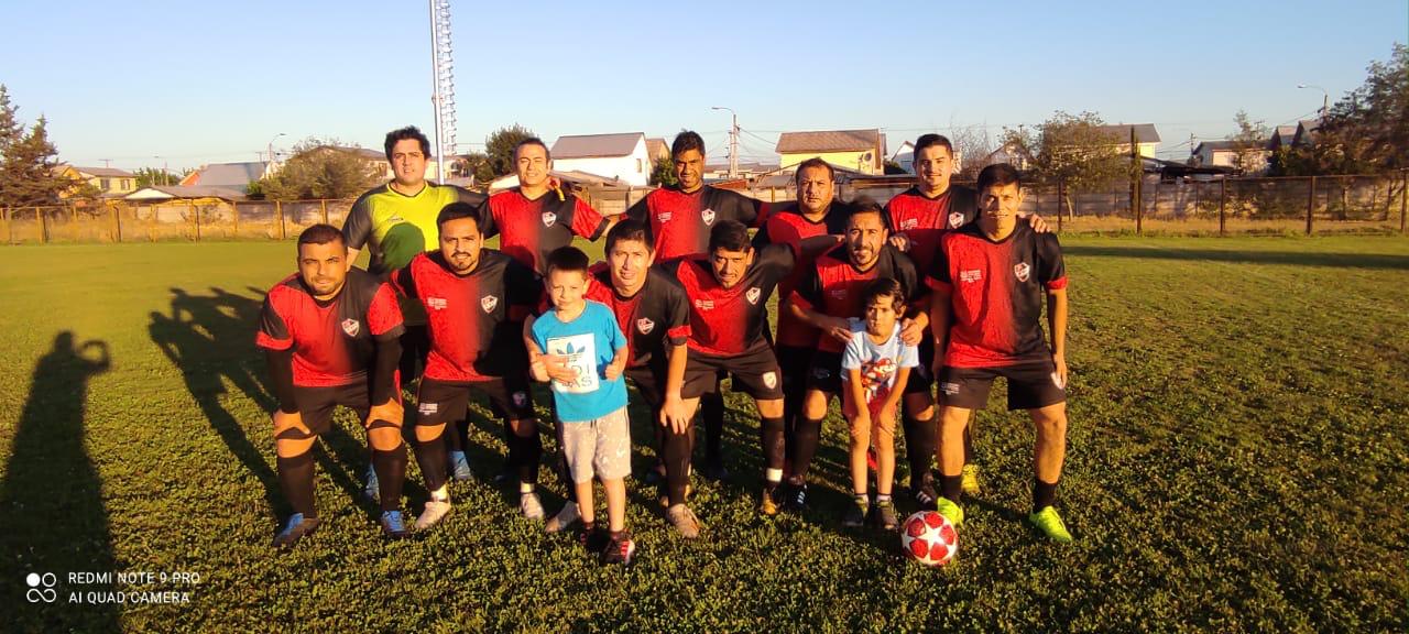 21 de Mayo se llevó todos los premiados en torneo de Viejos Cracks