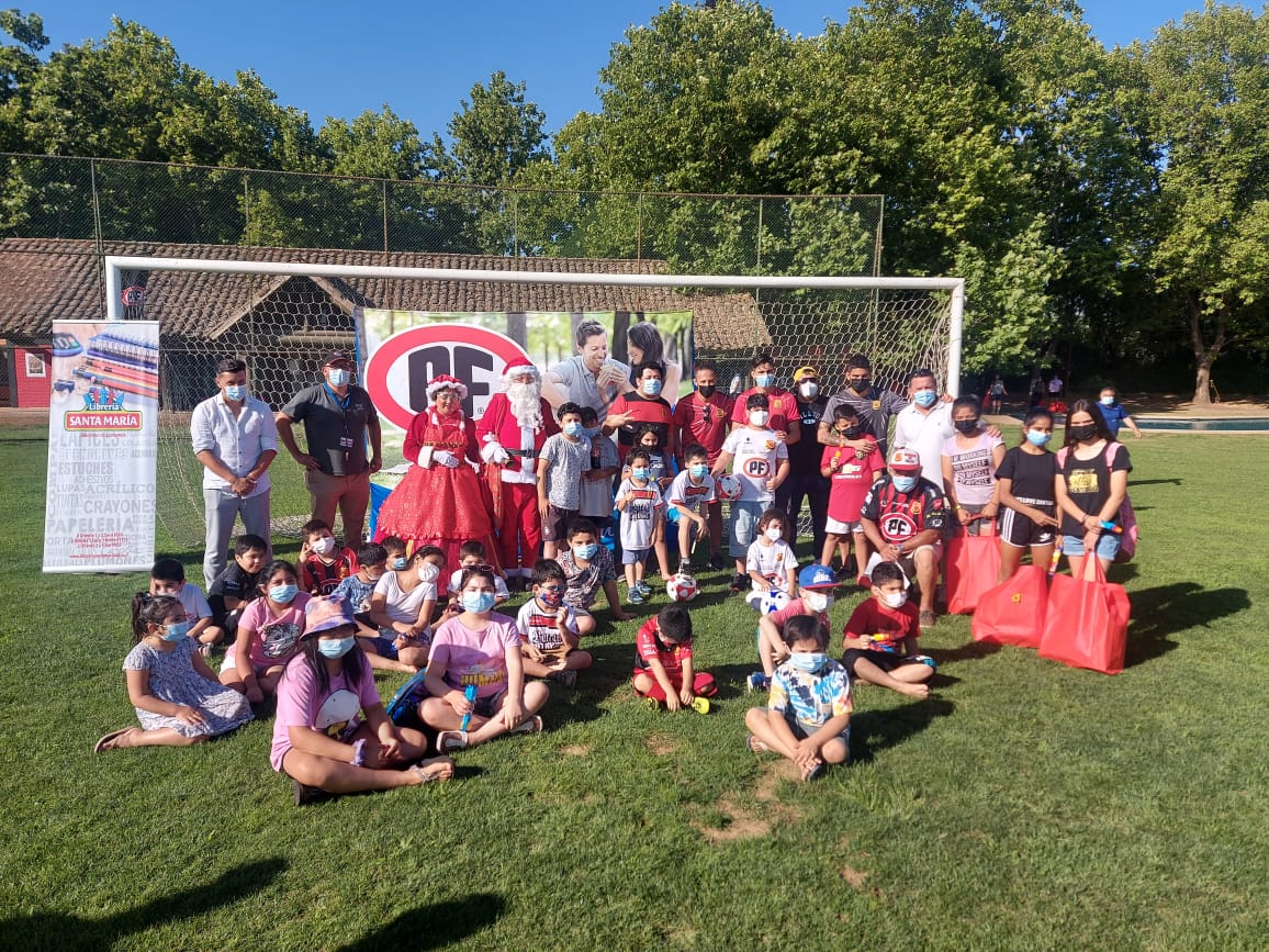 Rangers brindó celebración de Navidad a menores