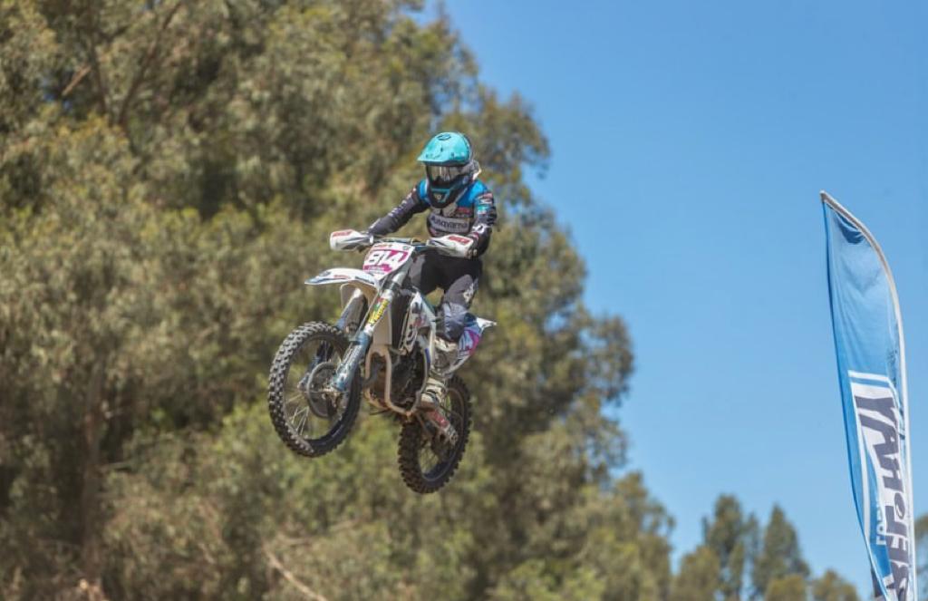 Tania González traspasa sus  conocimientos arriba de la moto