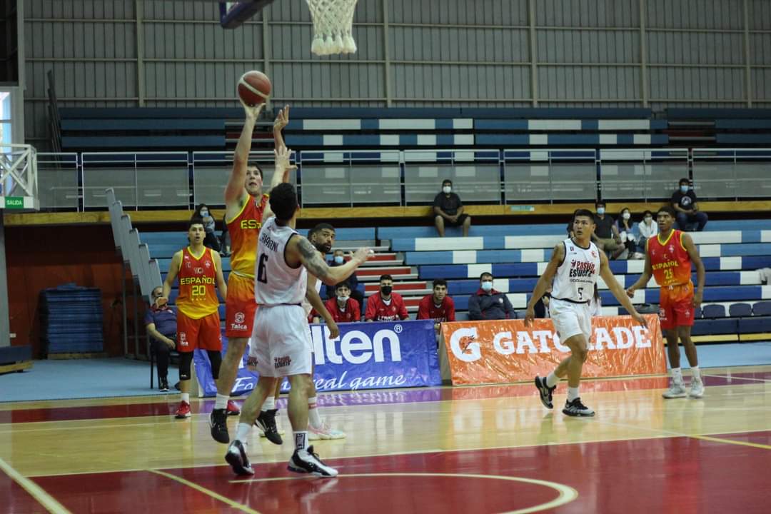 Español tendrá que buscar entrenador para la LNB