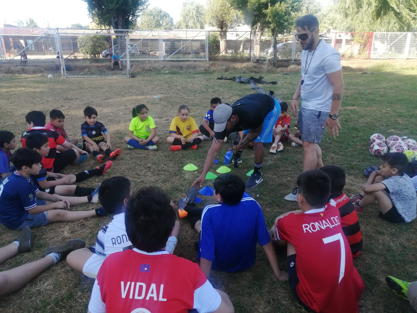 Escuelas de fútbol municipales gratuitas seguirán en escena en esta época estival