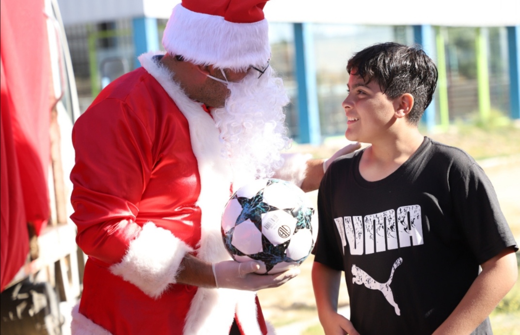 Escuelas de fútbol municipales cerraron año con encuentro navideño
