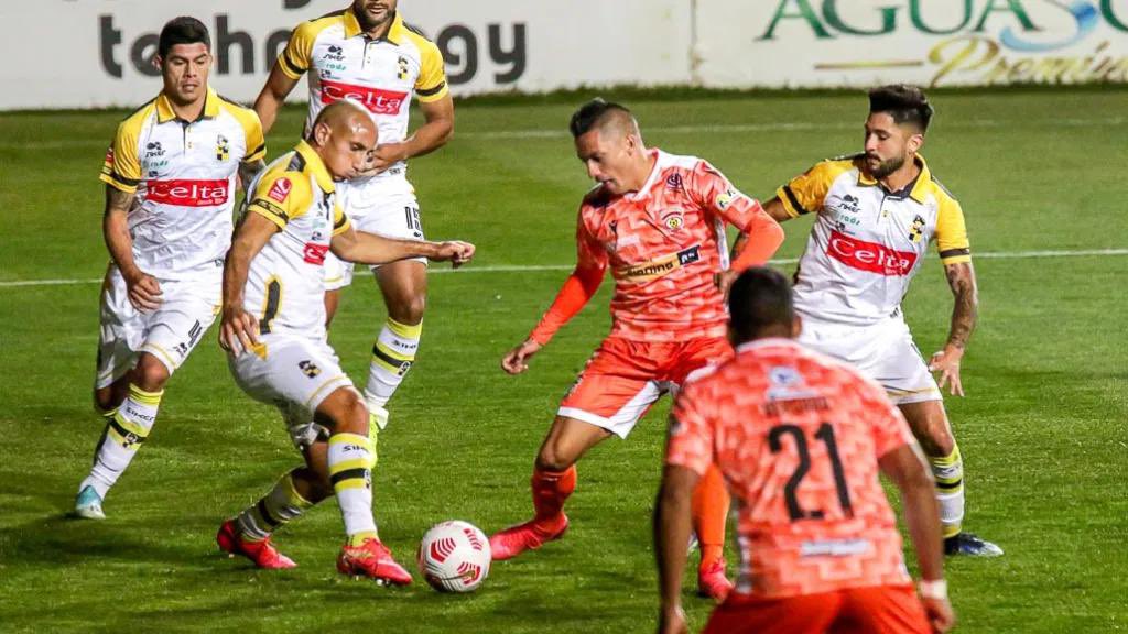 Defensa uruguayo tiene todo acordado con Rangers para sumarse este 2022