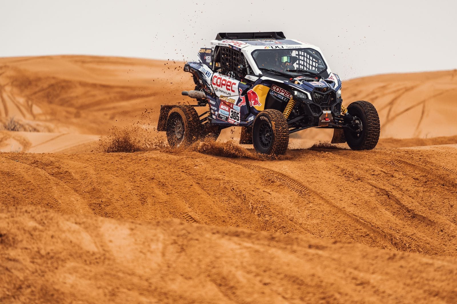 López continúa mandando en prototipos ligeros del Dakar
