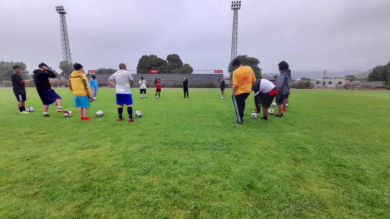 Menores han aprendió algo más de fútbol con las clínicas impartidas por ANFA Maule