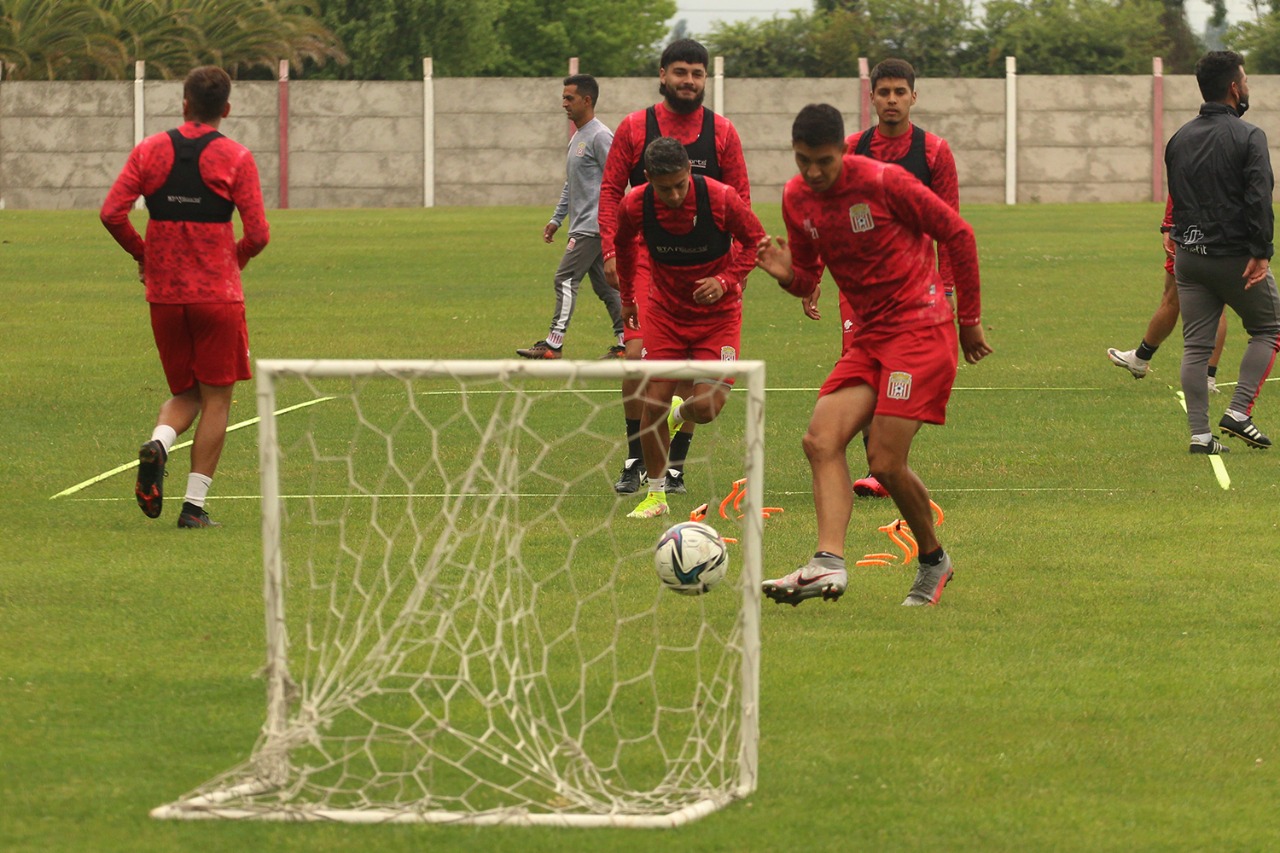 Jugadores de Curicó parten a préstamo a elencos de Segunda División