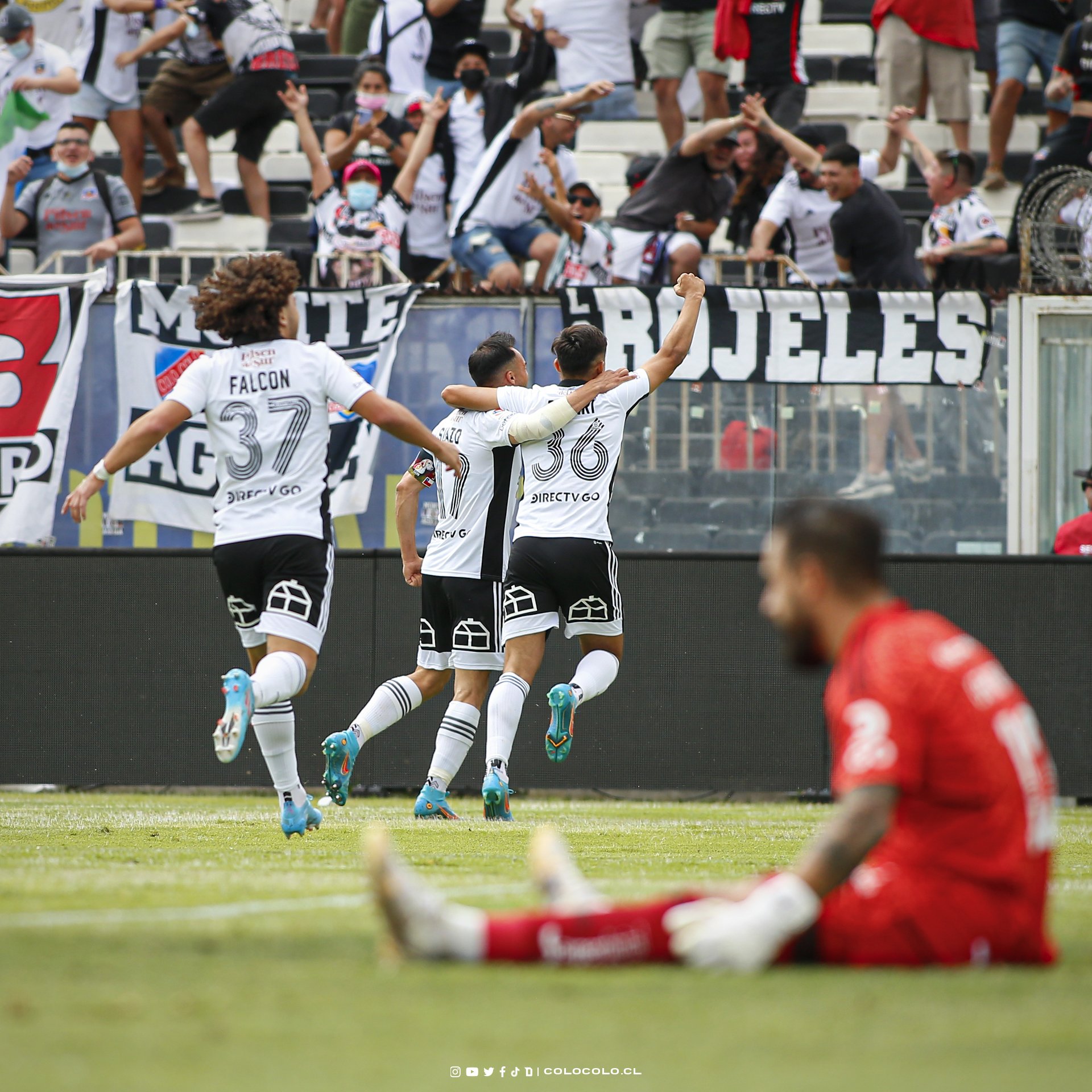 Colo-Colo goleó a la “U” en una  nueva edición del súper clásico