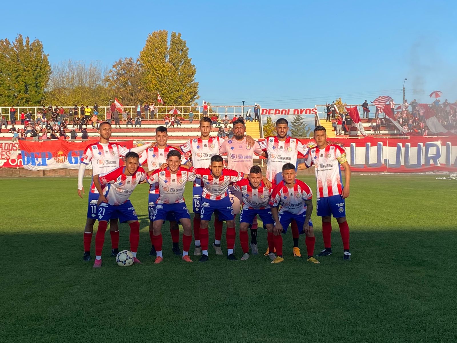 Deportes Linares presentó su plantel ante su gente