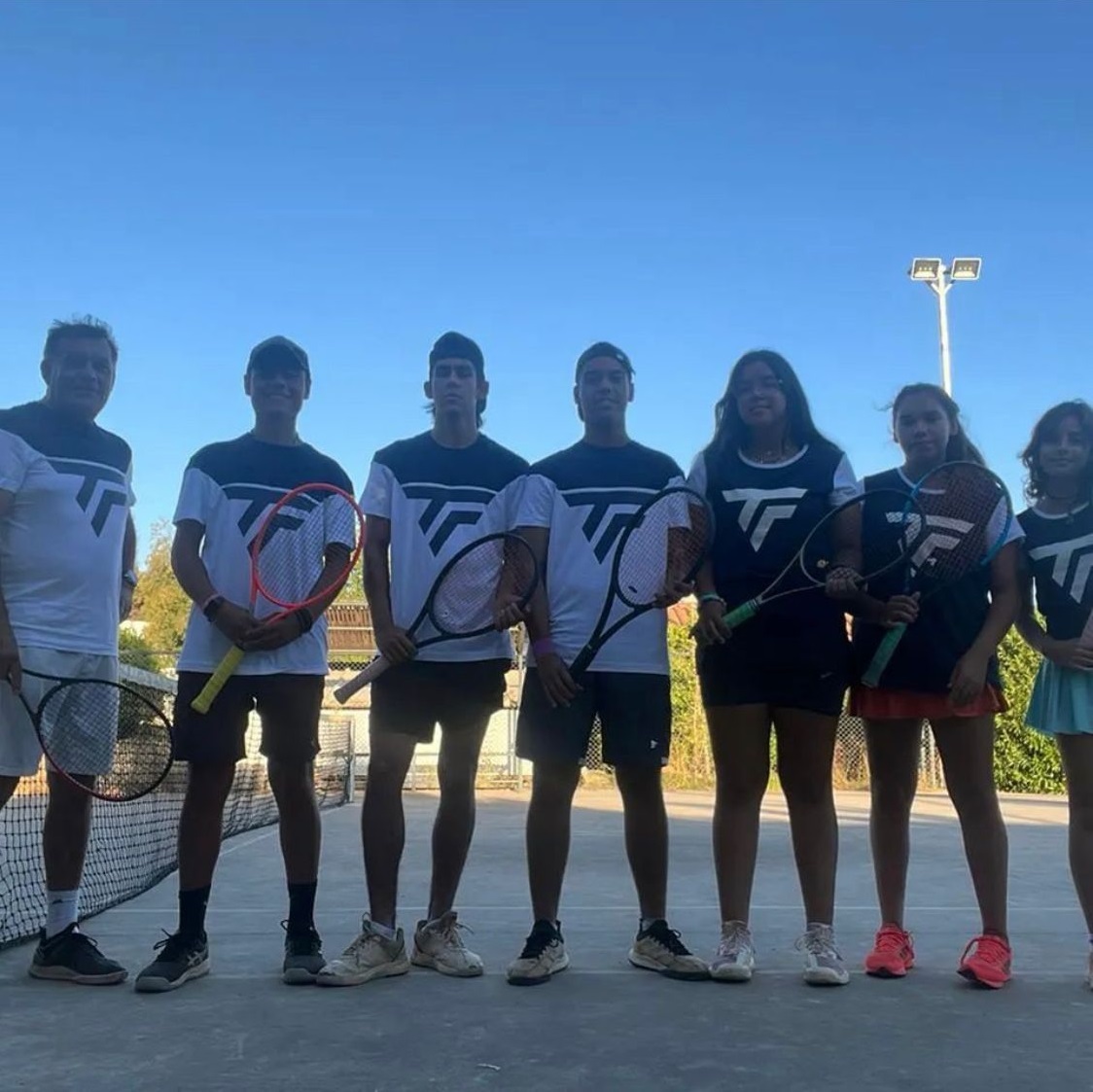 Enrique Seckel: el entrenador que perfecciona a nuevos talentos del tenis talquino