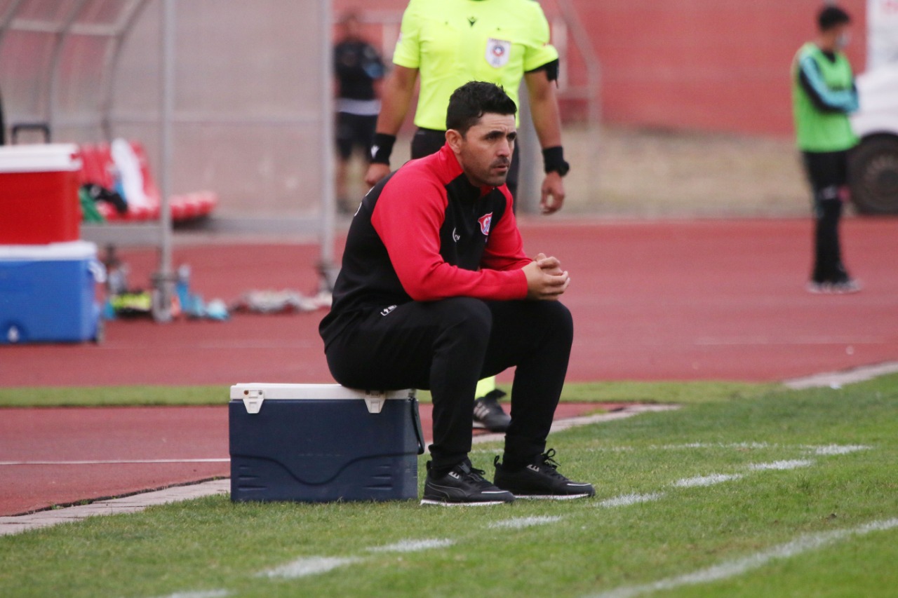 Independiente de Cauquenes oficializó la salida de su técnico