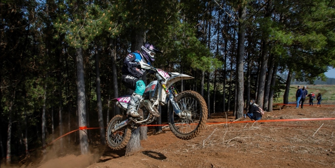 Maulina dejó grata impresión en el vamos del torneo del mundo de moto enduro