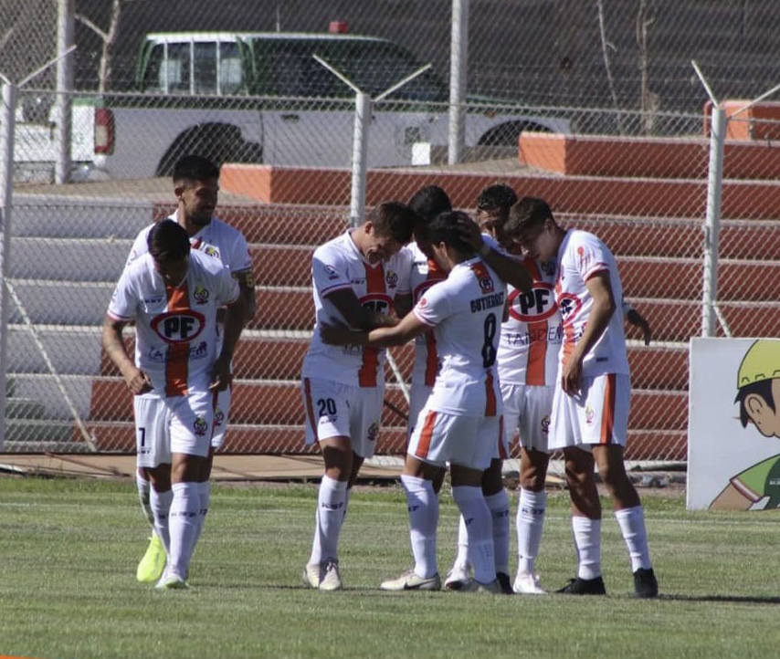 Rojinegro mira un central en Primera División