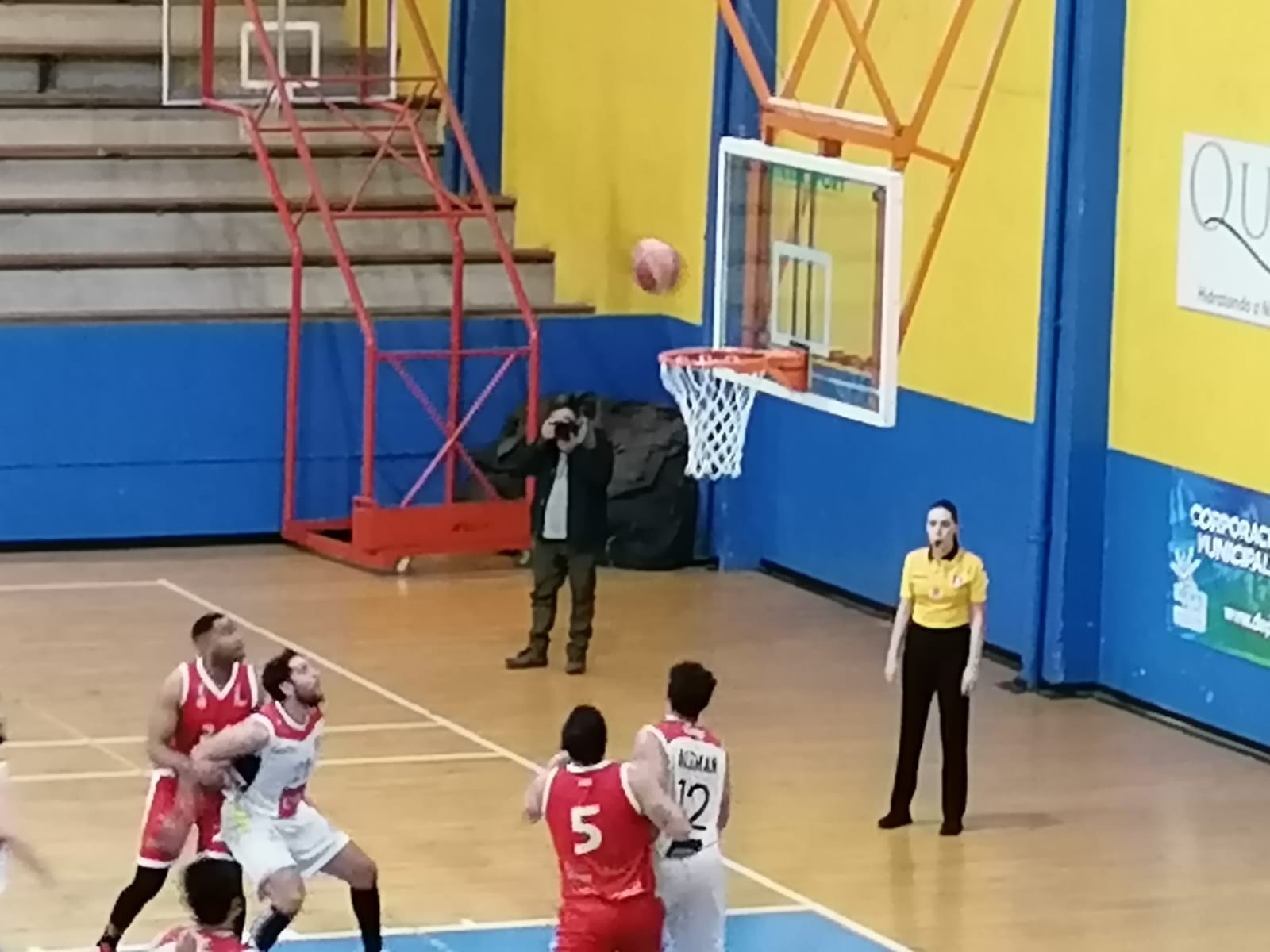 Un mermado Liceo cayó en este sábado de básquetbol