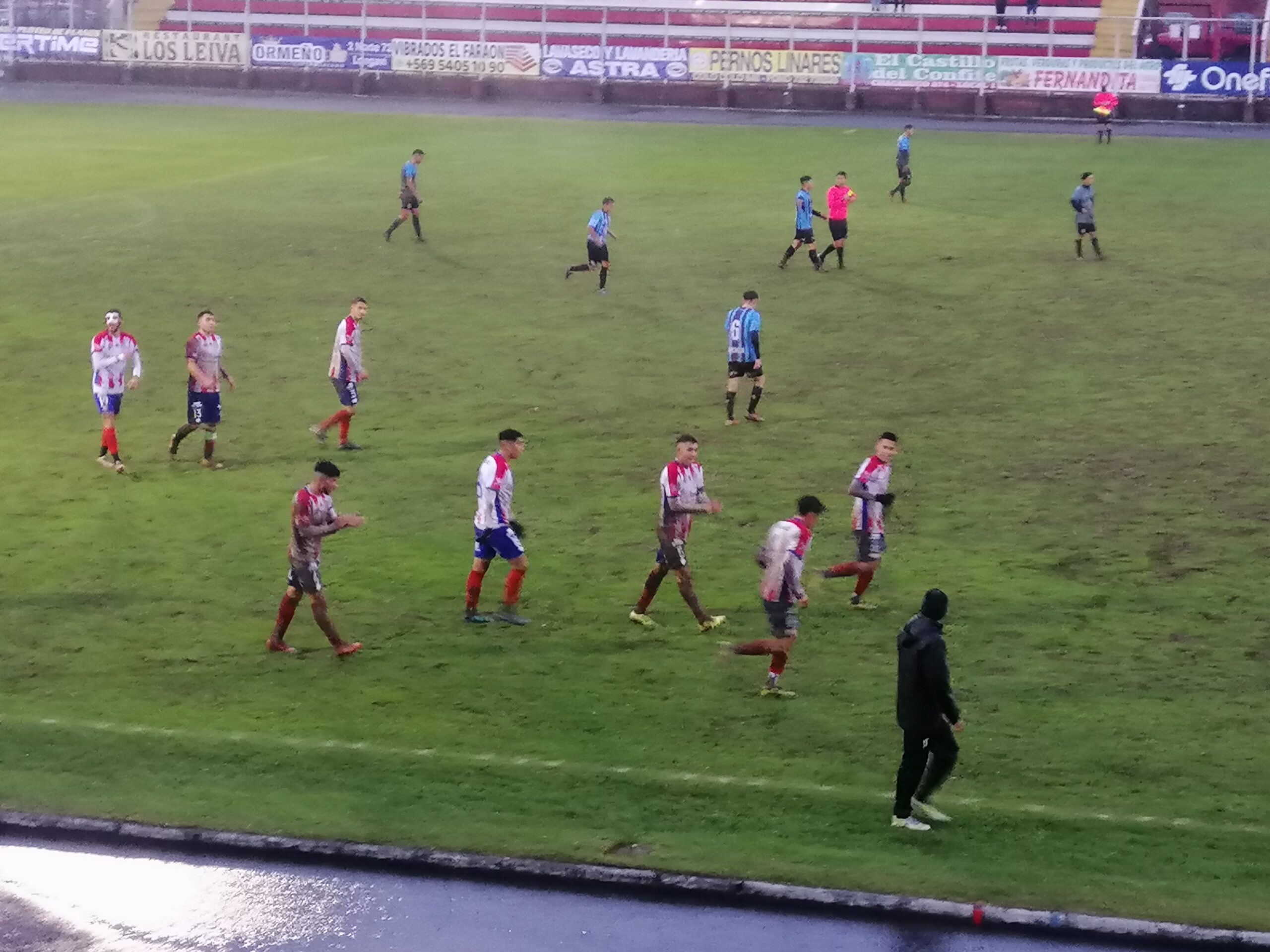 “Depo” celebró con su gente y bajo la lluvia