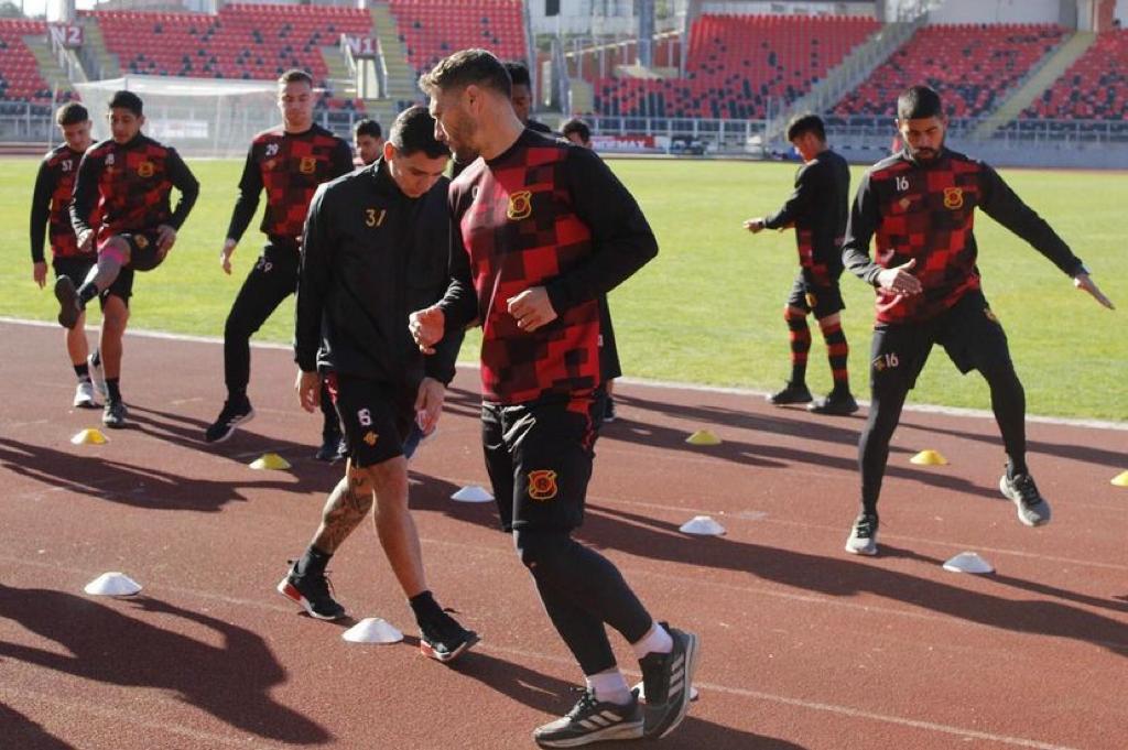 “Dunga” Pinto alineó su primera formación en el Fiscal