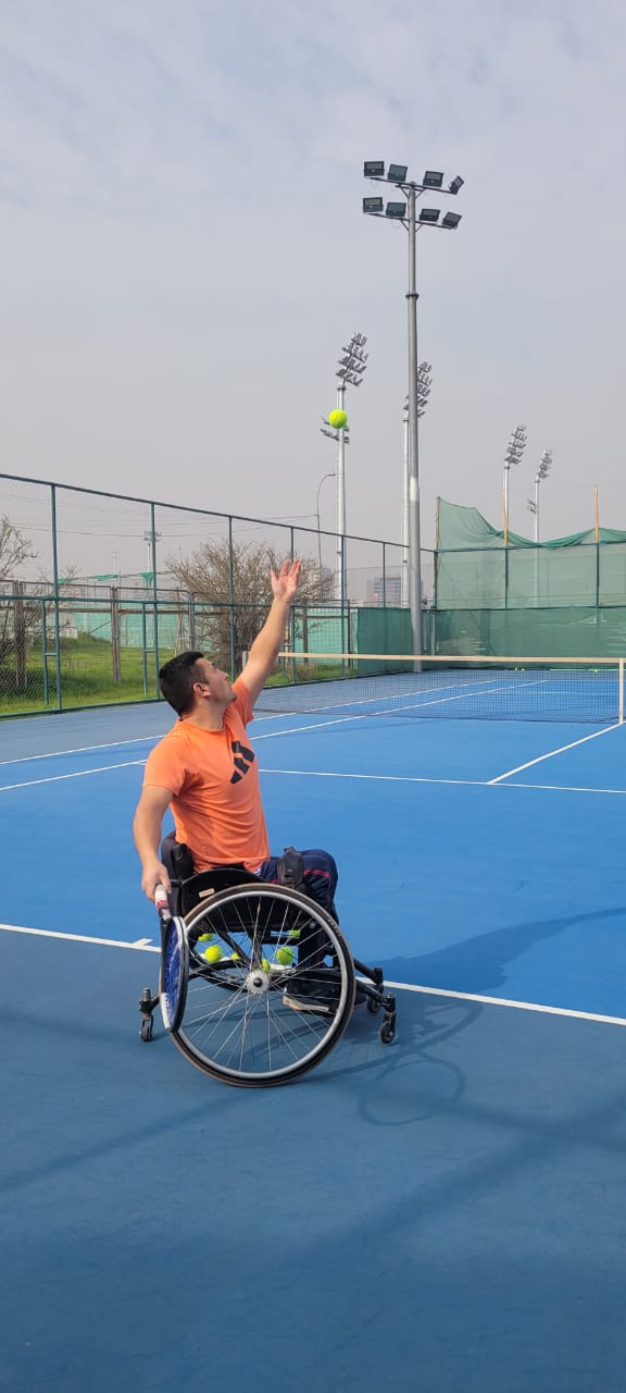 Tenista en silla de ruedas sanclementino ya está en semifinales de torneo en Ecuador