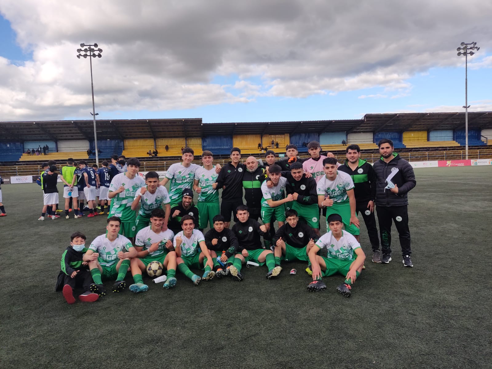 Los verdes mauchos celebraron triunfo agónico