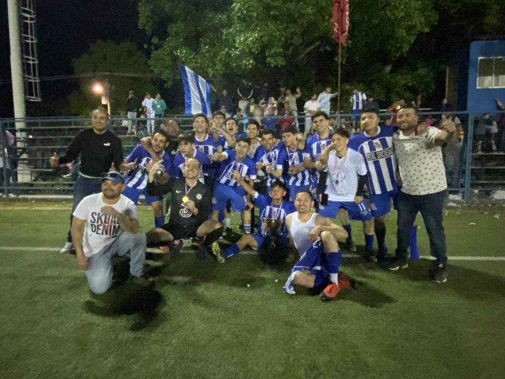 Liga Vecinal conoció a sus monarcas en jornada de infarto