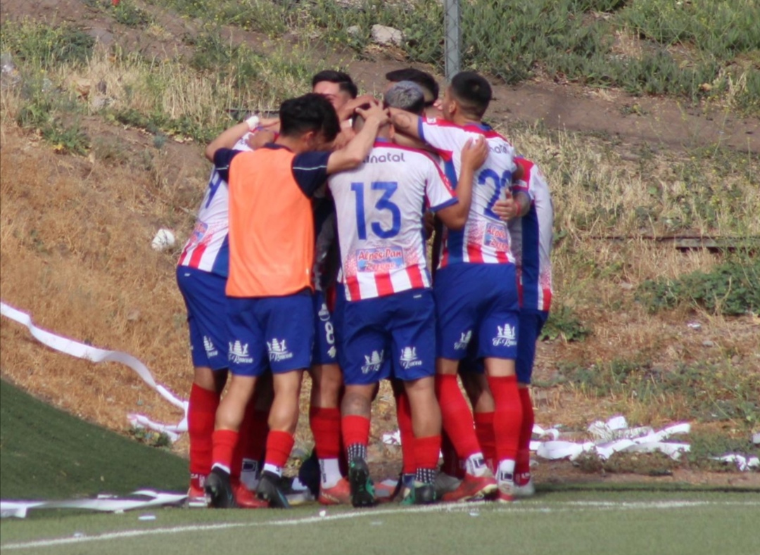 El cumple se celebra de la mejor forma: Linares es monarca de Tercera