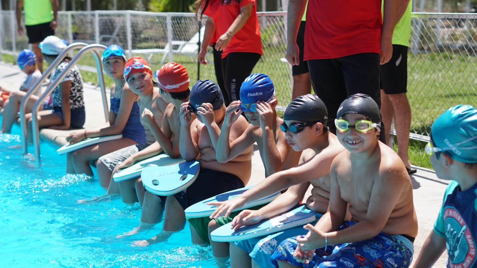 Piscinas municipales abren sus puertas a la juventud talquina
