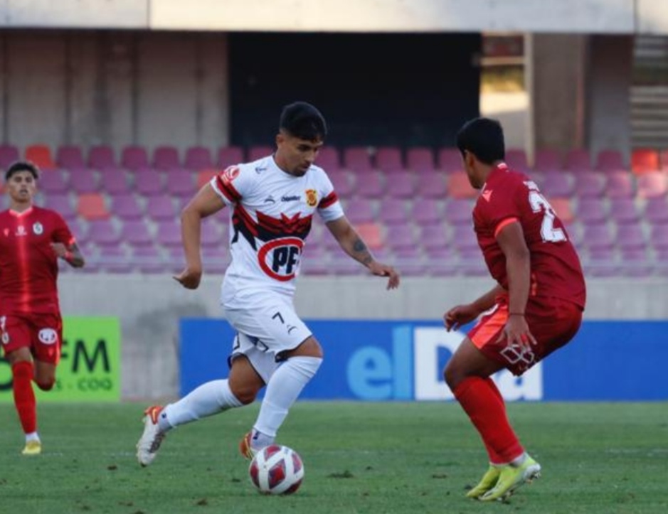 Rojinegro rescató un valioso empate con 10 jugadores