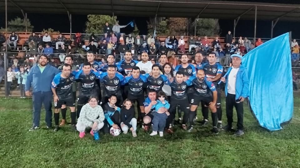 El “General” dio la vuelta olímpica en la  Copa de Campeones de los Viejos Crack