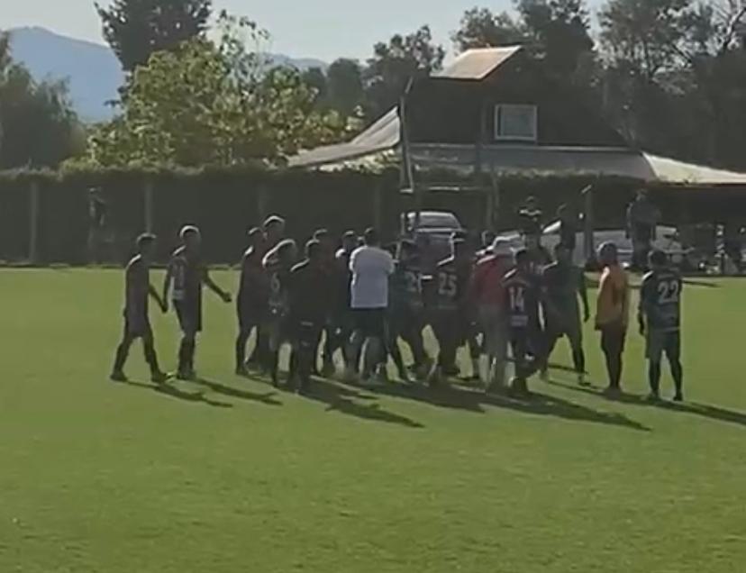 Partido del amateurismo talquino terminó en persecución con arma blanca