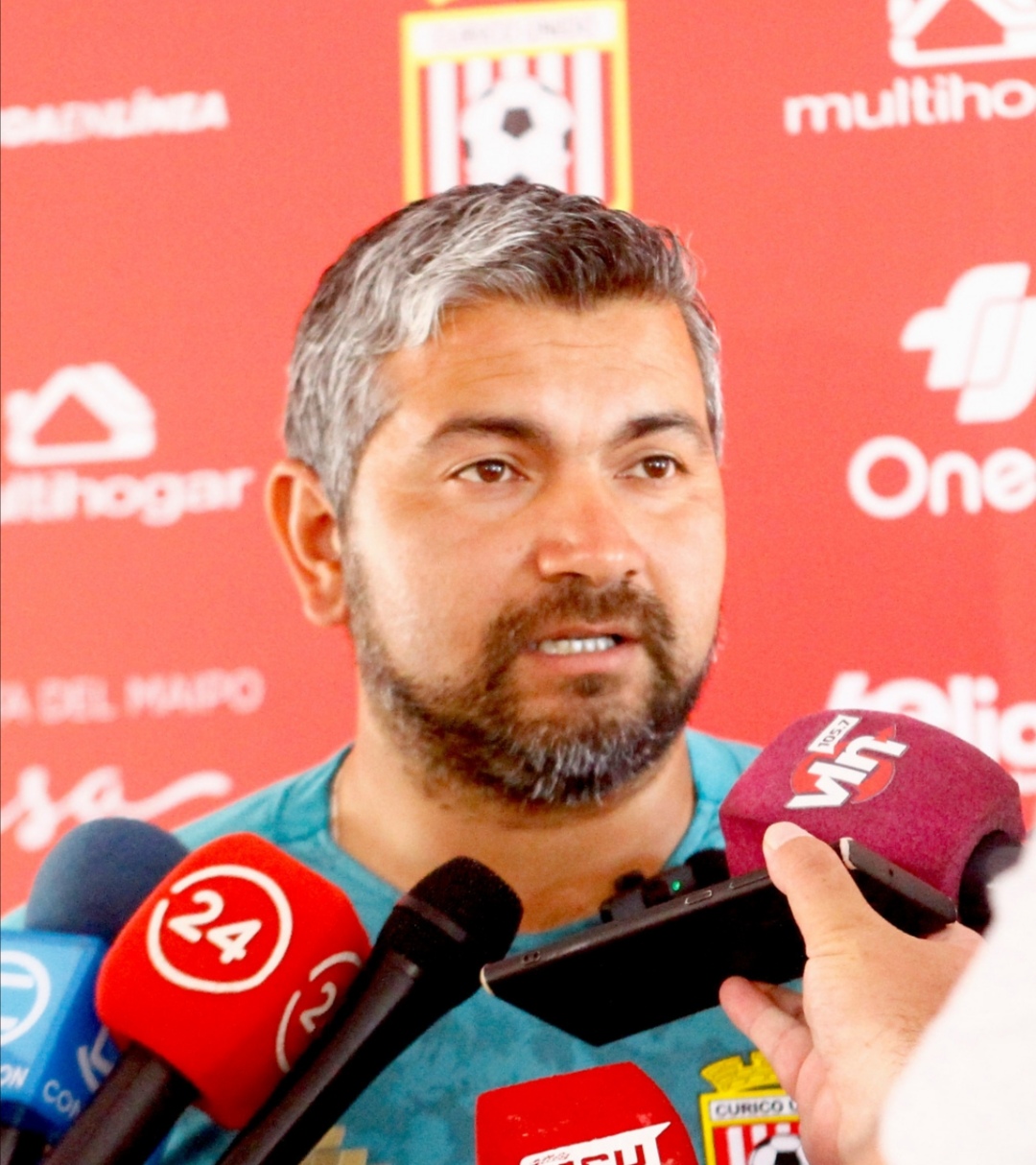 Curicó Unido en búsqueda de entrenador tras inminente salida de Damián Muñoz
