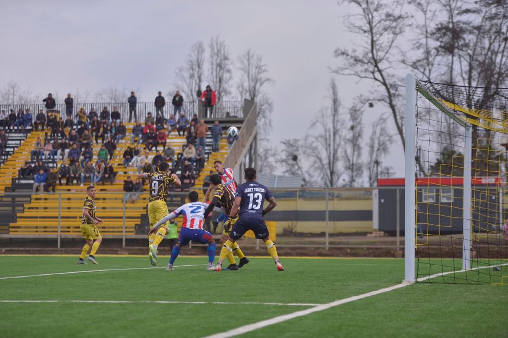 Linares consiguió meritorio empate ante uno de los punteros de Segunda