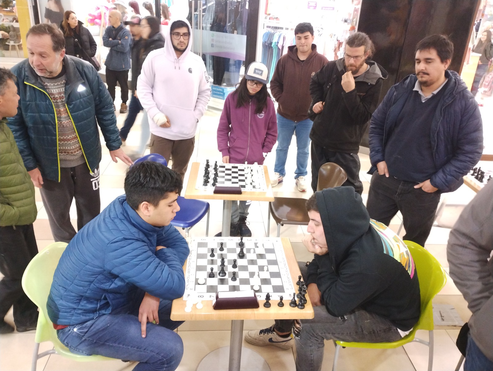 Ajedrecistas apostaron a la competencia pese a la lluvia