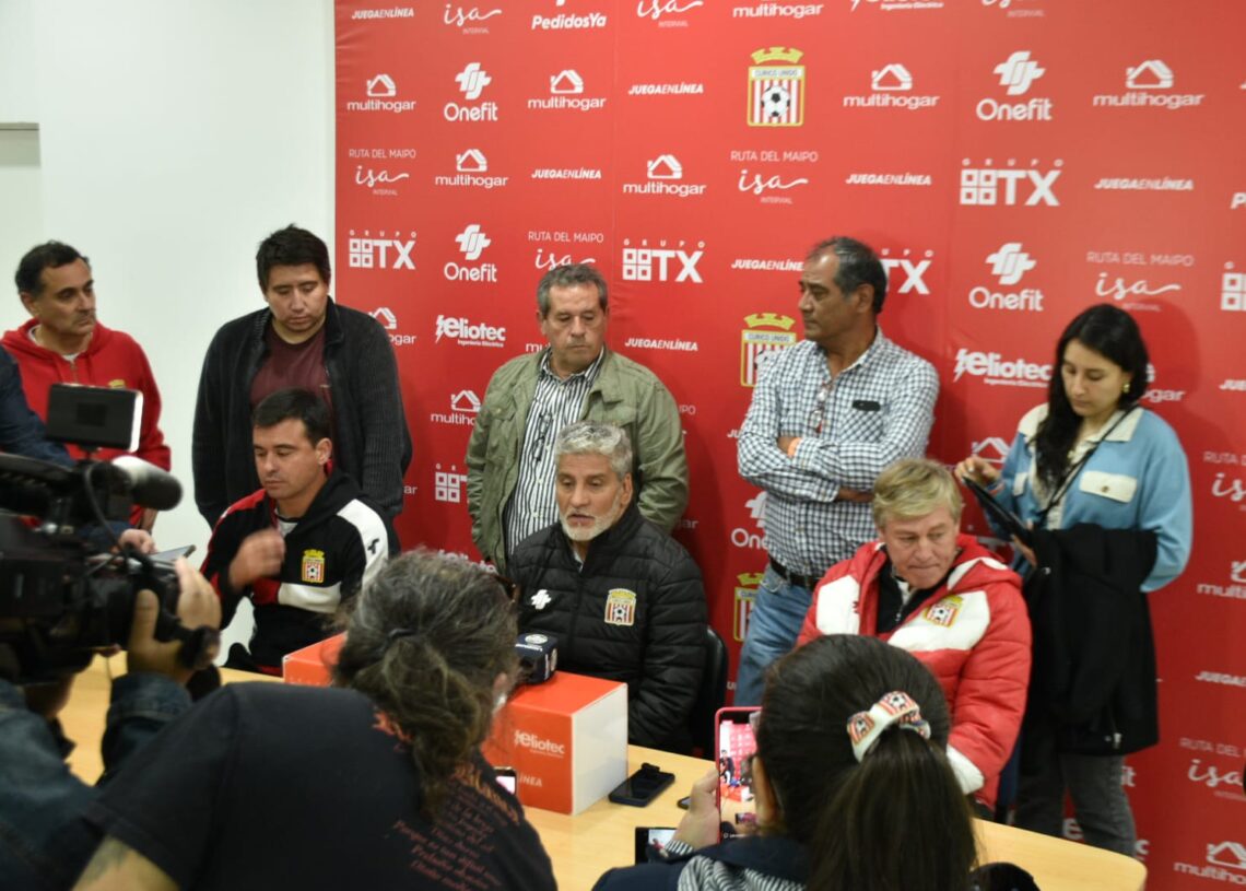 ¡No va más!: Juan José Ribera deja la banca de Curicó