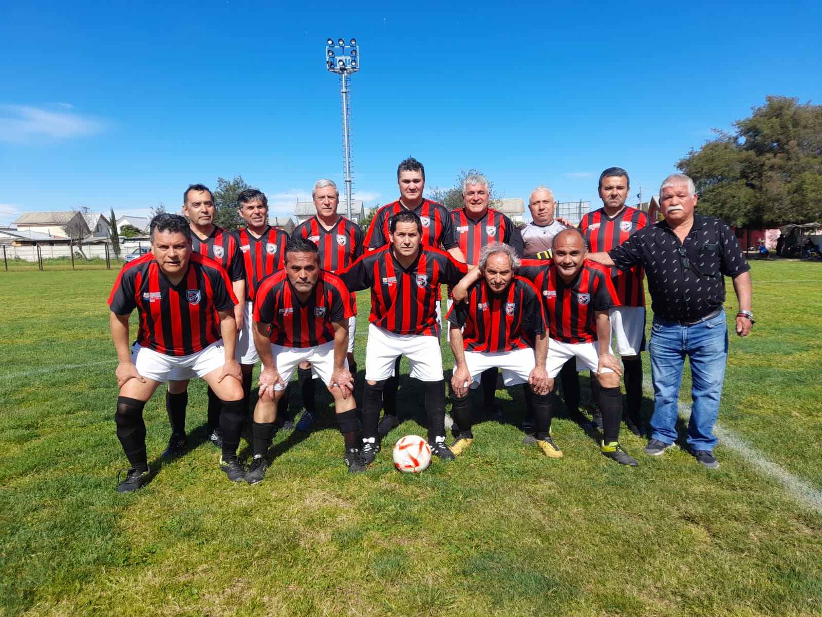 Viejitos Cracks van de viento en popa en su torneo